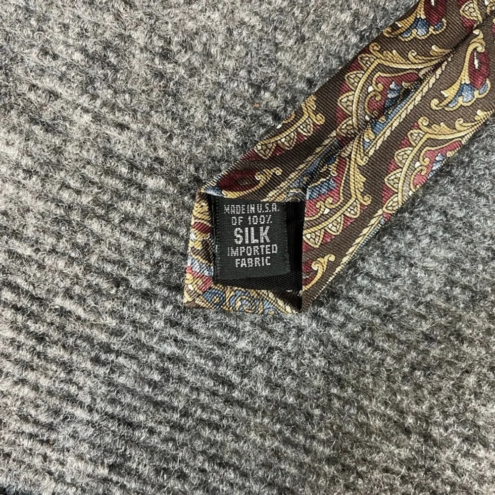 Bill Blass Mens Silk Tie Brown Paisley Scroll Medallion Made in USA Classic
